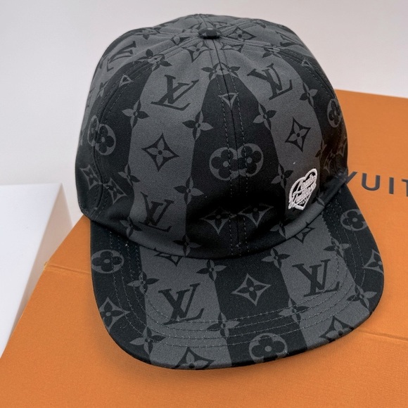 Louis Vuitton NWT’s black and grey monogram baseball cap..archived. Never worn, - Picture 2 of 11